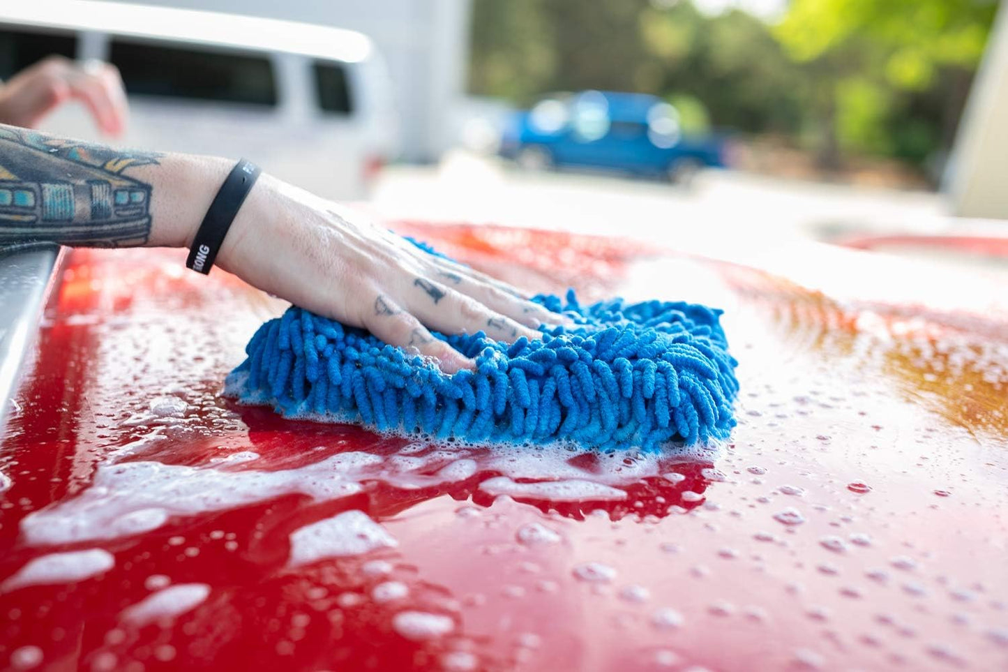 - Premium Chenille Microfiber Knobby Wash Mitts - Perfect for Car Washing and Detailing; Scratch-Free, Lint-Free, Double-Sided, Plush, and Absorbent; Blue (2-Pack)